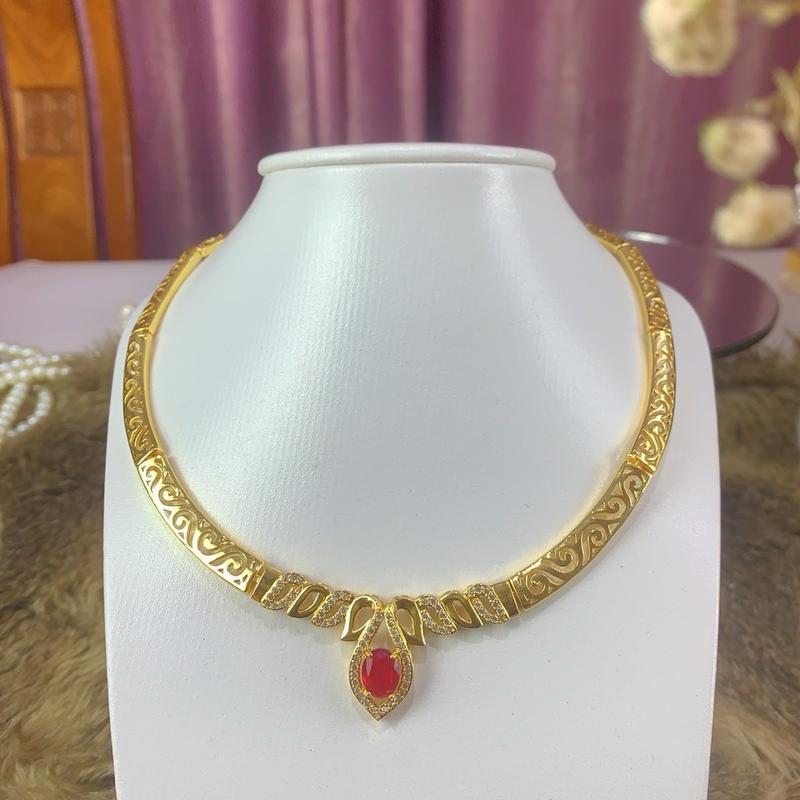 Kiềng  cổ mềm dẹt mạ vàng 18 k , mạ bạch kim , có gắn mặt  đá các màu xanh, trắng, đỏ 3