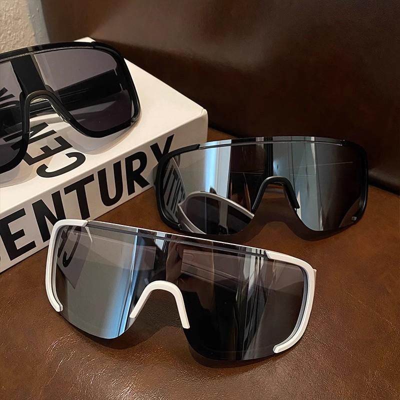 Kính Râm Gọng Lớn Dành Cho Nam Và Nữ Thích Hợp Cho Du Lịch Ngoài Trời Thời Trang Cá Tính Phóng Đại Chống Gió Che Nắng