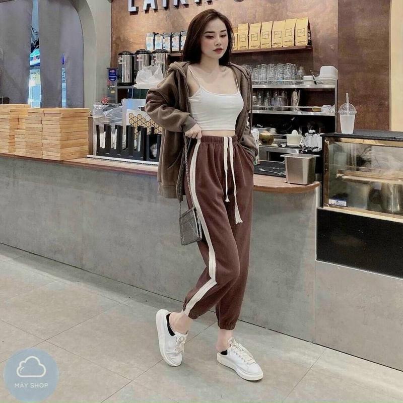 Product Introduction of Quần Jogger ống rộng nữ nỉ tăm boom gấu phối sọc Sport 2