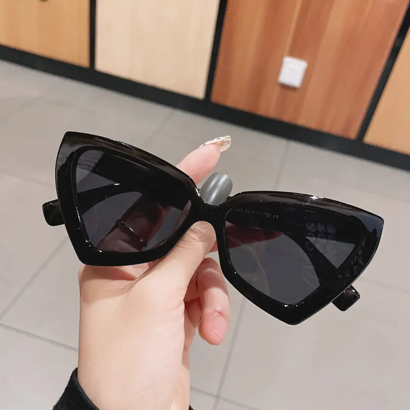 Cat Eye Sunglasses Women New Fashion Style Triangle Shades Clear Candy Color Eyewear Vintage Sun Glasses For Women Fashion