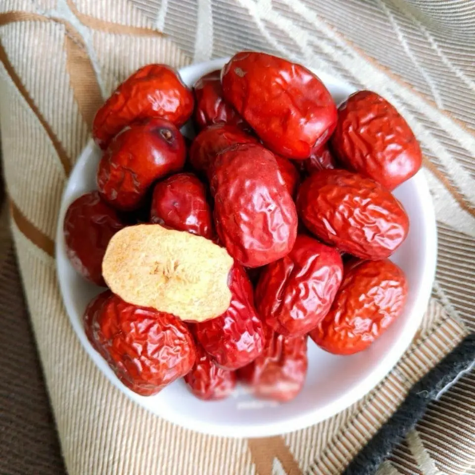 Táo hoà điền tân cương size đại 10-11 quả/ 100gram
