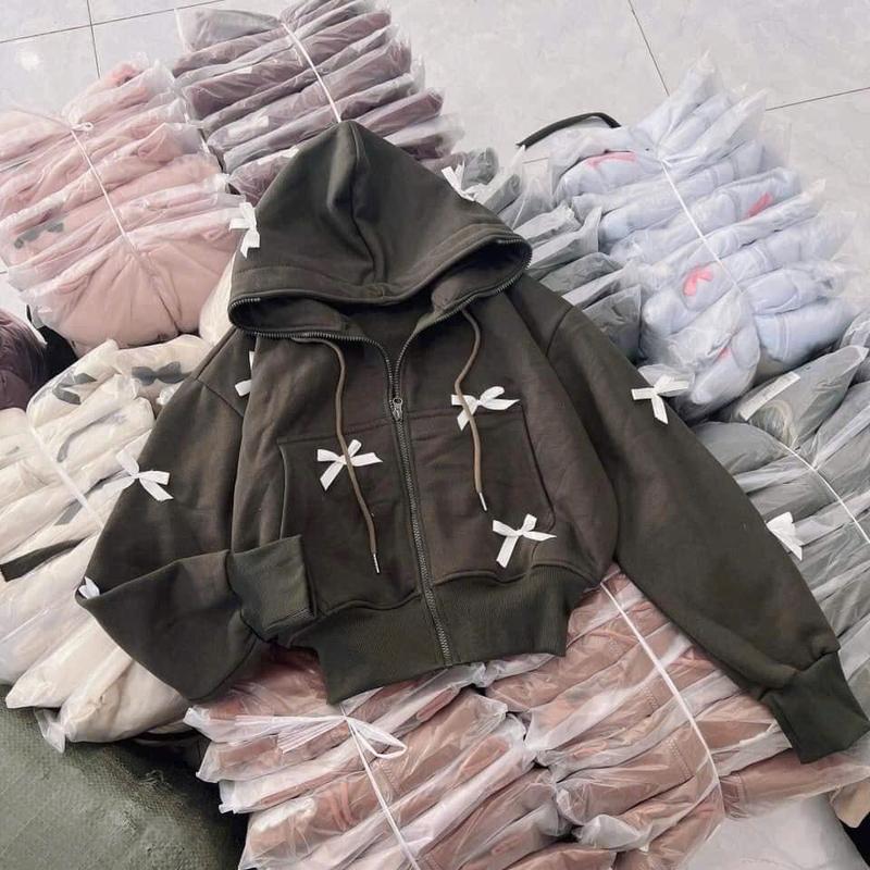 Product Introduction of Áo khoác nỉ dáng vừa đính nơ mũ hai lớp 2