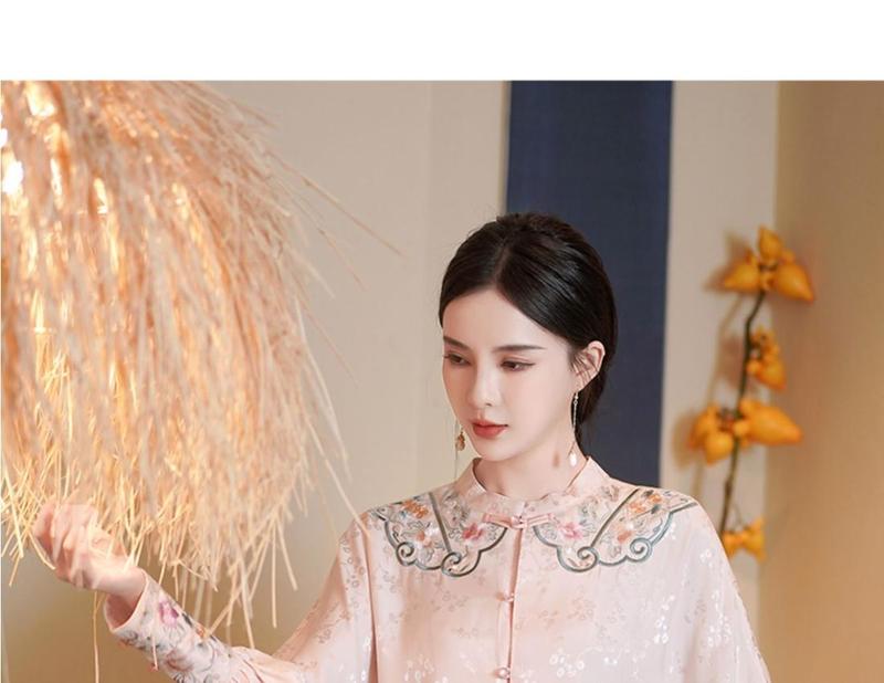 Product Introduction of Loose Version New Chinese Style Women's Shirt 2023 New Chinese Style Ethnic Style Tang Costume Top Long Sleeve Stand Collar Women 10