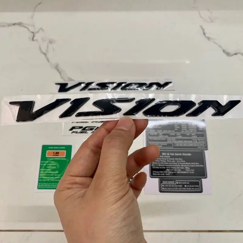 Trọn bộ tem dán và chữ nổi xe Vision màu đen bóng hàng nhập Thái Lan chất lượng cao dành trang trí riêng cho dòng xe này, trọn bộ tem gồm chữ nổi và tem thông số đầy đủ như hình màu sắc rất đẹp và bền, giá bán cực tốt bán lẻ như bán sỉ Nhãn Dán Sticker 1