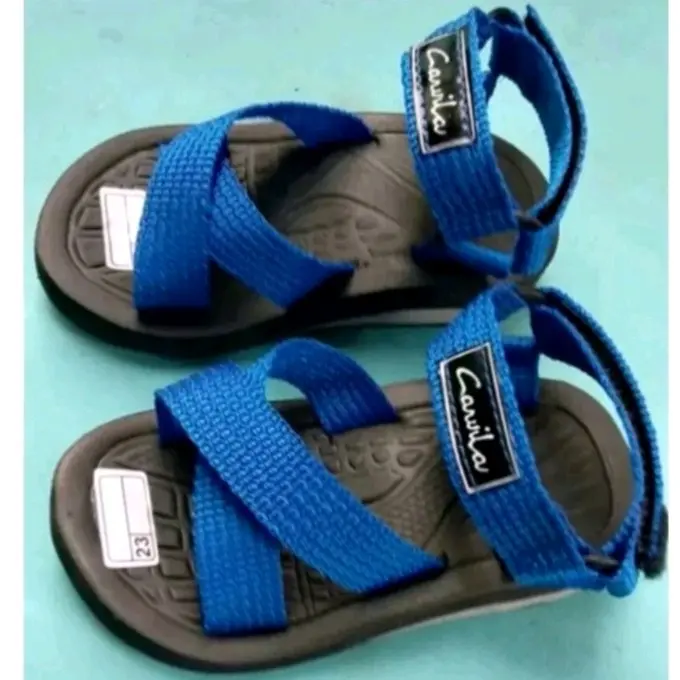 Sandal gunung anak silang