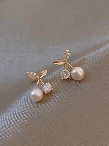 Arete de botón de perla falsa encantador de cerezo para mujer, diseño minimalista casual, accesorios de moda diaria para todas las ocasiones