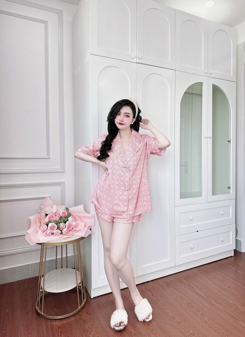 Product Introduction of Đồ bộ đùi lụa Latin fom vest 4 cúc bọc - size dưới 70kg  Women 3