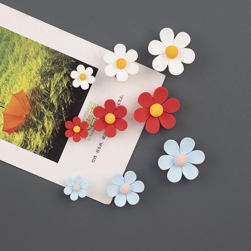 Product Introduction of 3PCS Colorful Five-petal Flower Refrigerator Stickers Cute Little Daisy Flowers Elegant Small Flowers Japanese Fresh Three-dimensional Resin Magnetic Stickers 17