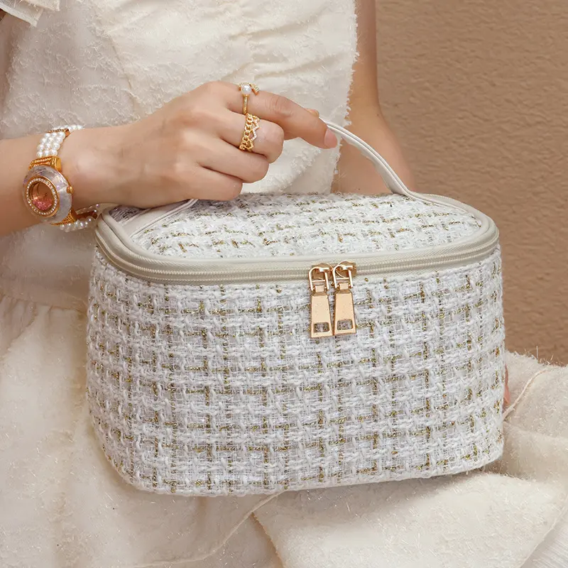 Chic Makeup Bag for Women with Large Capacity and Portable Design