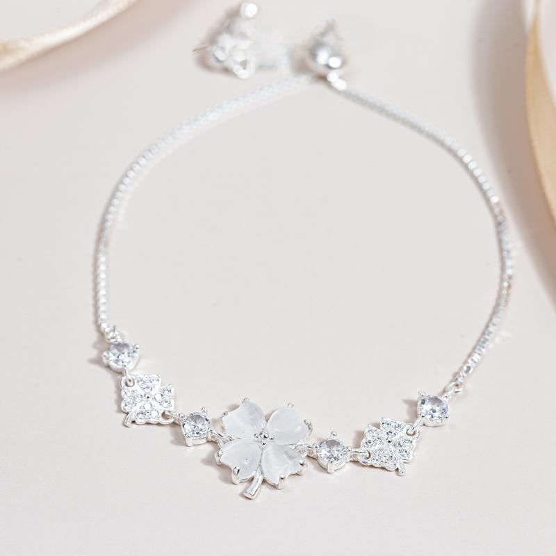 Vòng Tay Cỏ Bốn , Vòng Tay Nữ, Dây Rút, Phụ Kiện Hoa Mắt Mèo, Làm Bằng Thép Titan, Vòng Cổ, 1 Chiếc Móc Khoá Móc Chìa Khoá còng  cỏ 4 lá Kiềng Voi