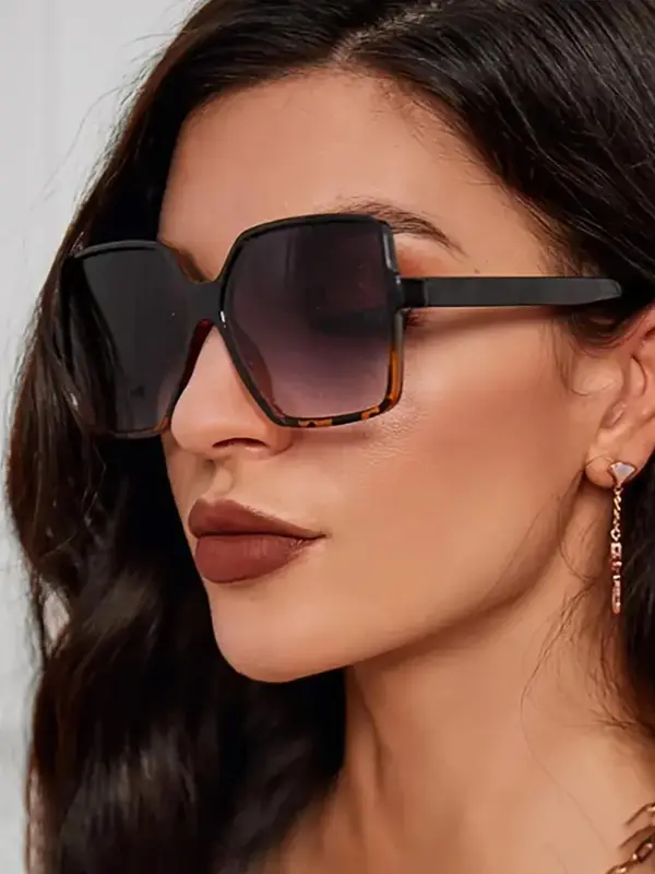 Women's Summer 2024 Elegant Oversized Square Frame Sunglasses, Trendy   Travel Essentials,  Casual Sunglasses for Everyday Use, Fashionable Accessories for Outdoor Activities, 5