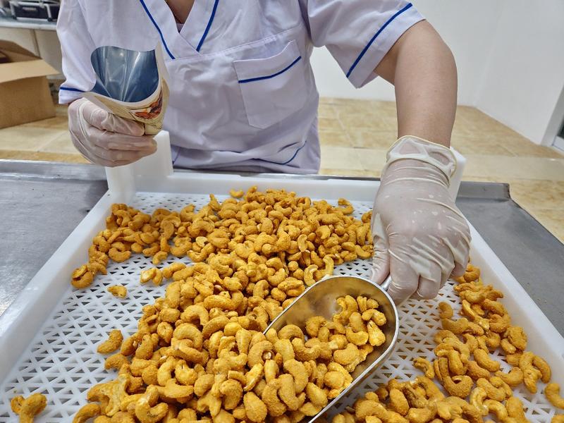 Product Introduction of Hạt điều phô mai trứng muối YAS túi 100g điều nguyên hạt cao cấp, vị mới lạ Natural Snack Food Nuts hạtđiều 7vị 1