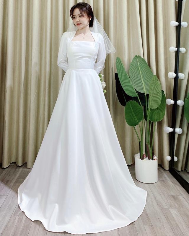 Váy trắng maxi tay dài cô dâu đi bàn đơn giản sang trọng nhẹ nhàng Julani
