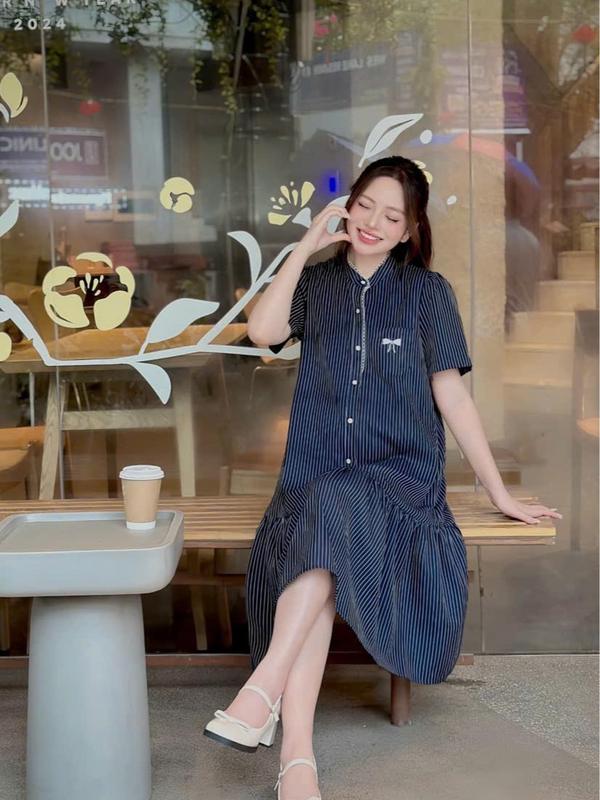 Váy Bầu Váy Sau Sinh (V169) Kẻ  Xanh- Ghi Thêu Nơ - Cổ Hoa Cúc- Dáng babydoll  ( 40-70kg). 4