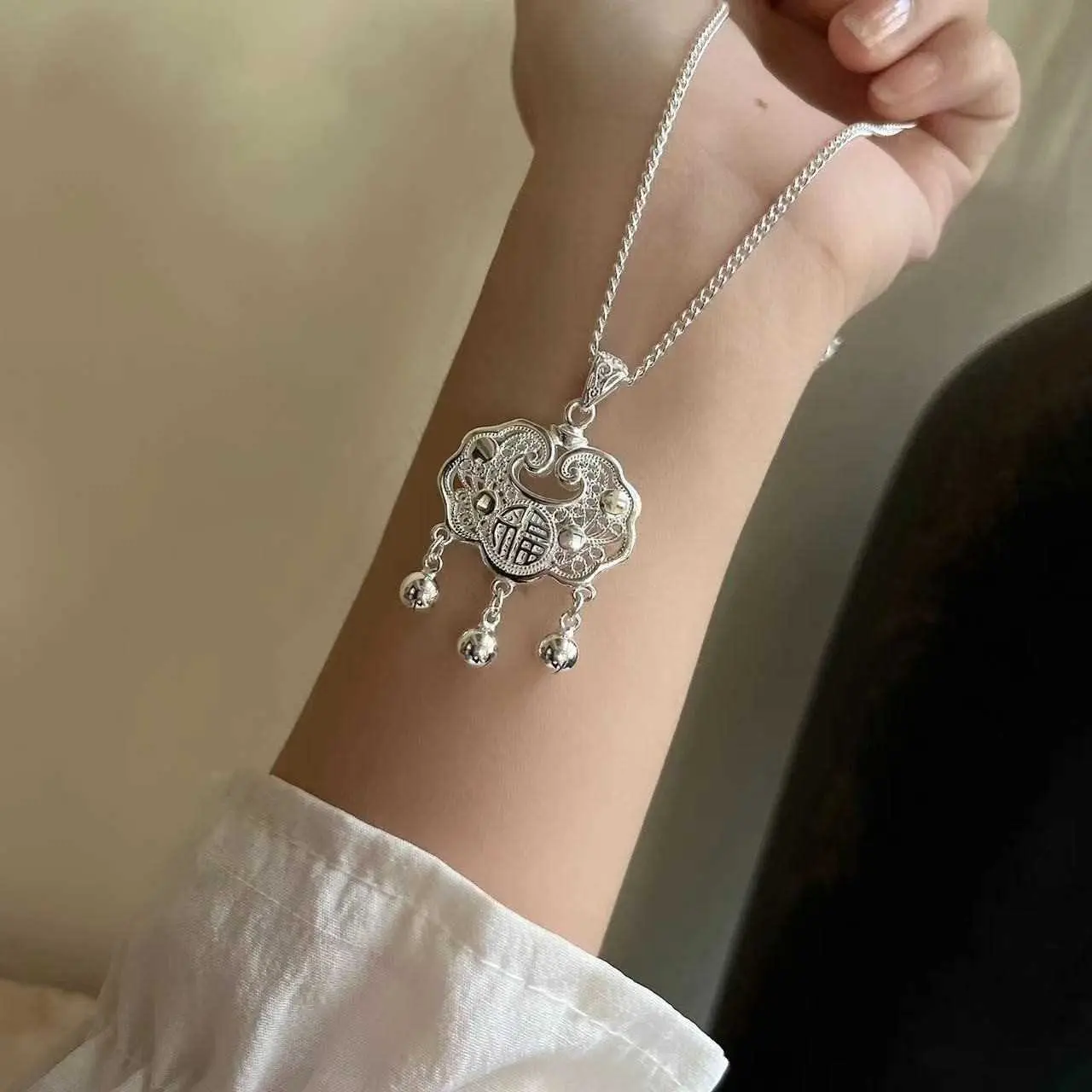 Vòng cổ khóa an toàn Màu bạc tinh khiết 999, mặt dây chuyền khóa tuổi thọ Màu bạc Sterling rỗng, quà sinh nhật phong cách dân tộc cho người lớn và em bé, mới