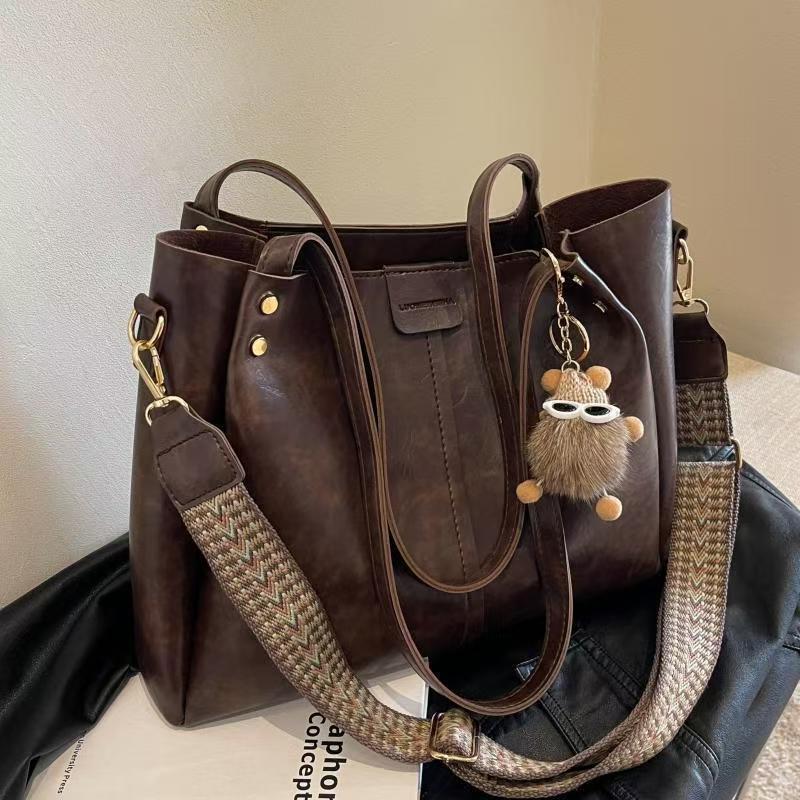 Product Introduction of Túi Tote Sức Chứa Lớn, Thời Trang Thu Đông Nữ, Phong Cách Cổ Điển Túi Đeo Vai, Dây Rộng, Túi Đeo Chéo, Thích Hợp Cho Sinh Viên Đại Học Và Người Đi Làm, Lý Tưởng Cho Các Dịp Đi Lại, Năm 2025 0