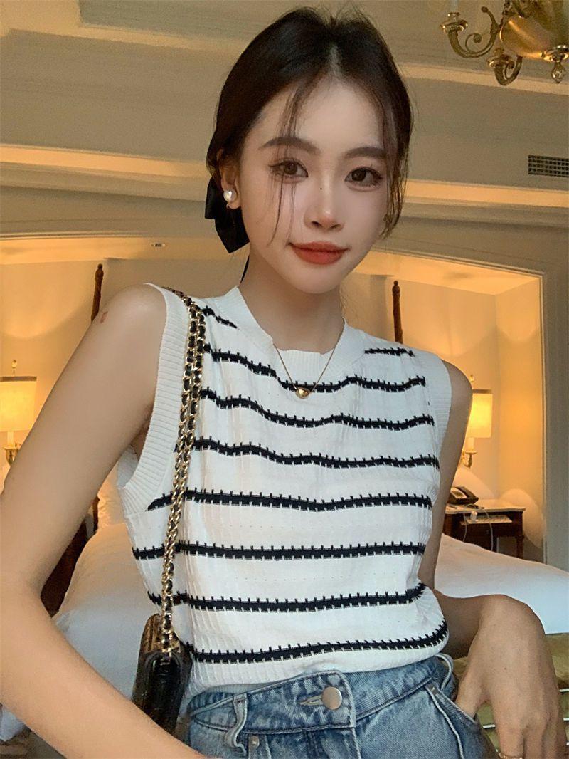 Product Introduction of Thin Color-Block Striped Sleeveless Slim Knitted Vest for Women, Summer Korean Fashionable Stylish Versatile Short Top Trend 6