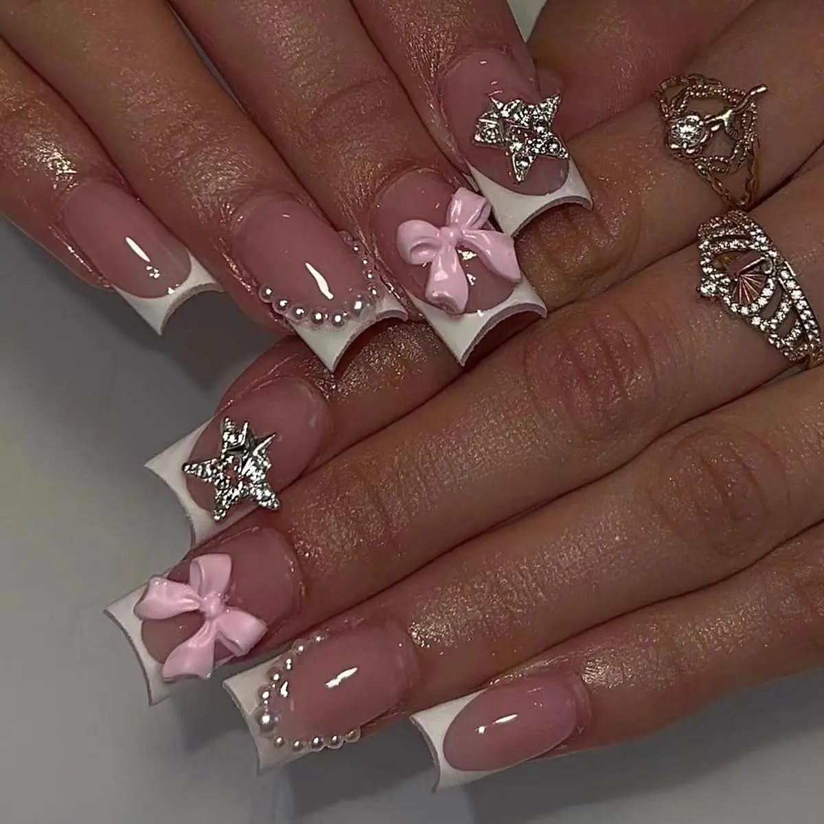 Glossy False Nails for Women & Girls DIY Nail Art, 24pcs/box 3D Stereo Pentagram & Bow Decor Fake Nail & 1 Sheet Tape & 1 Count Nail File
