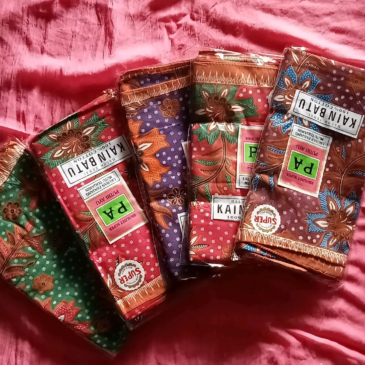 PAKET 4 atau 5PCS KAIN BATIK PUTRI AYU PANJANG untuk Ibu Melahirkan atau Mainten – Harga Grosir Tanpa Minimum Pembelian Jarik Collar Floral kain batik jogja Indonesia Brown jarek lorek putih