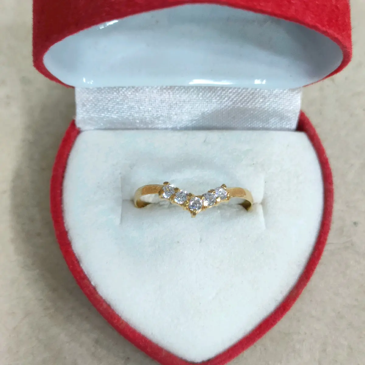 cincin V mata putih 1/2 gram ems mda