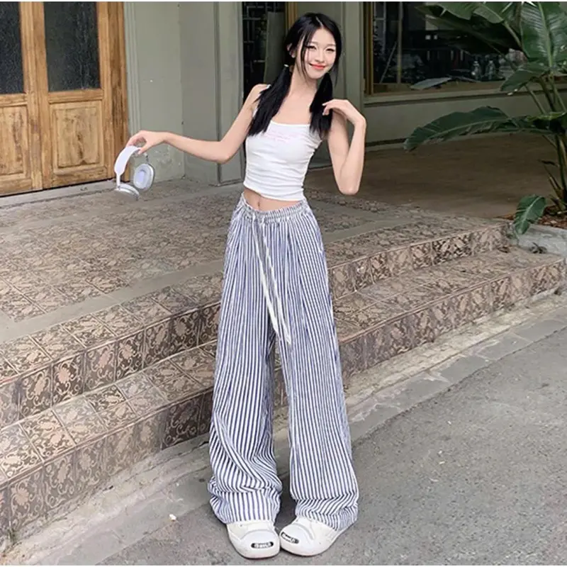 Quần ống suông kẻ sọc thẳng , ông rộng. Fom hàn. Cạp chun lưng cao, họa tiết kẻ sọc 7
