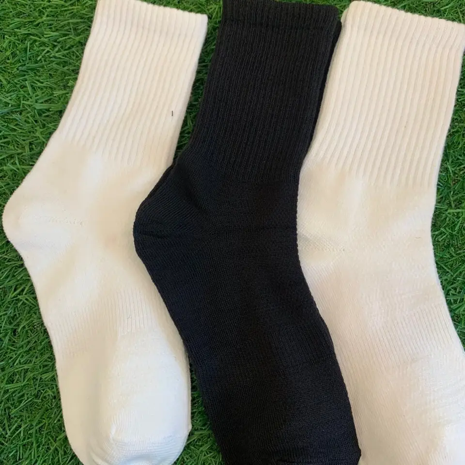 Mua 10 tặng 1 ] tất   dệt  kim cotton trơn cao cổ trung cổ.  Ngắn  cổ..dành cho nam va nữ. Thoáng khí dày dặn ba màu trắng đen ghi xám .dành cho cả nam và nữ