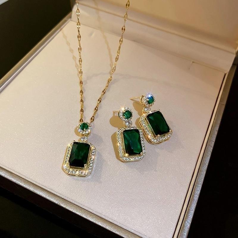 Product Introduction of Internet Celebrity Emerald Necklace Women's Light Luxury Niche Earrings Elegant High Sense Clavicle Chain Fashion All-Match Pendant Accessories 4