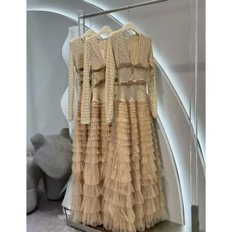 ￼Đầm váy nữ áo ren dài tay cổ V đính nơ mix chân váy tơ voan đa tầng sang chảnh, Đầm váy nữ dáng dài sang chảnh