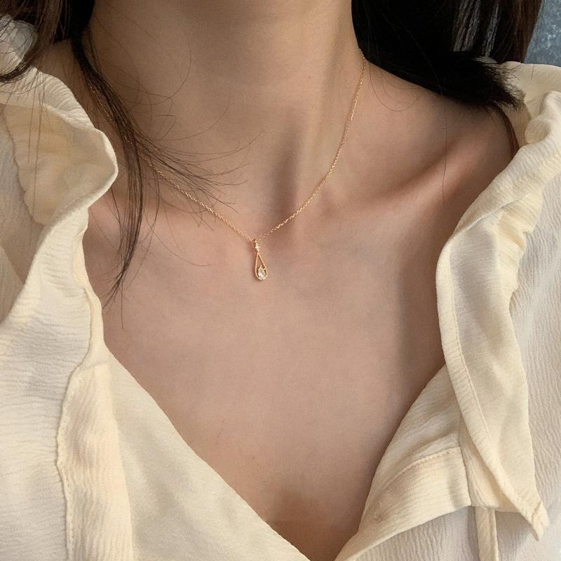 Product Introduction of Vòng Cổ Mặt Dây Chuyền Giọt Nước Zircon, Phong Cách Cổ Điển Sáng Bóng, Dành Cho Nữ, Thiết Kế Tối Giản, Dây Chuyền Xương Đòn Hình Giọt Nước, Kiểu Choker, Thích Hợp Cho Tiệc Cưới, Đồ Trang Sức 4
