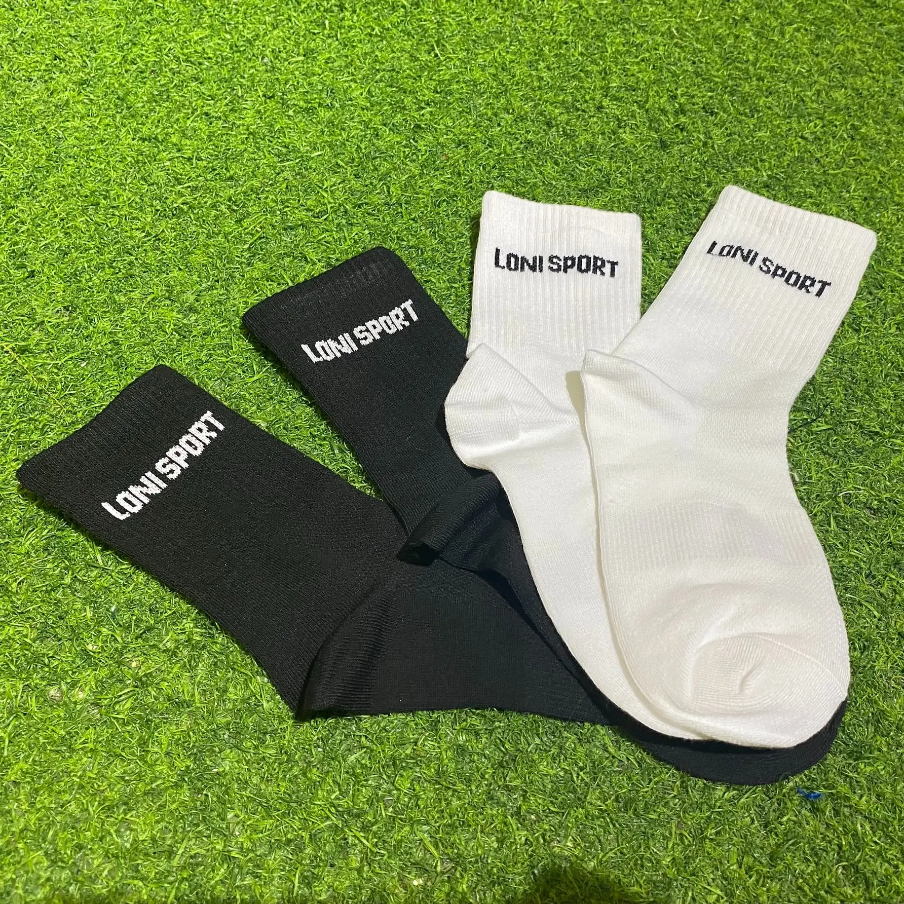 Vớ Bóng Đá LONI Sport Trắng, Đen. Chất liệu Polyester pha cotton.