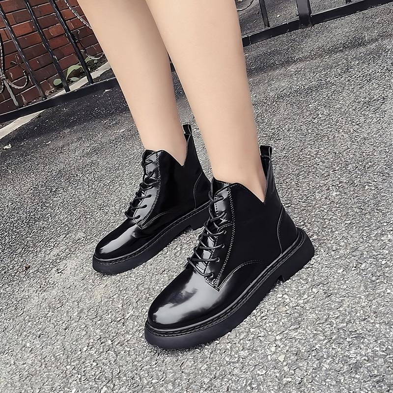 Bốt nữ cổ V màu đen bóng da mềm đế cao 4 cm