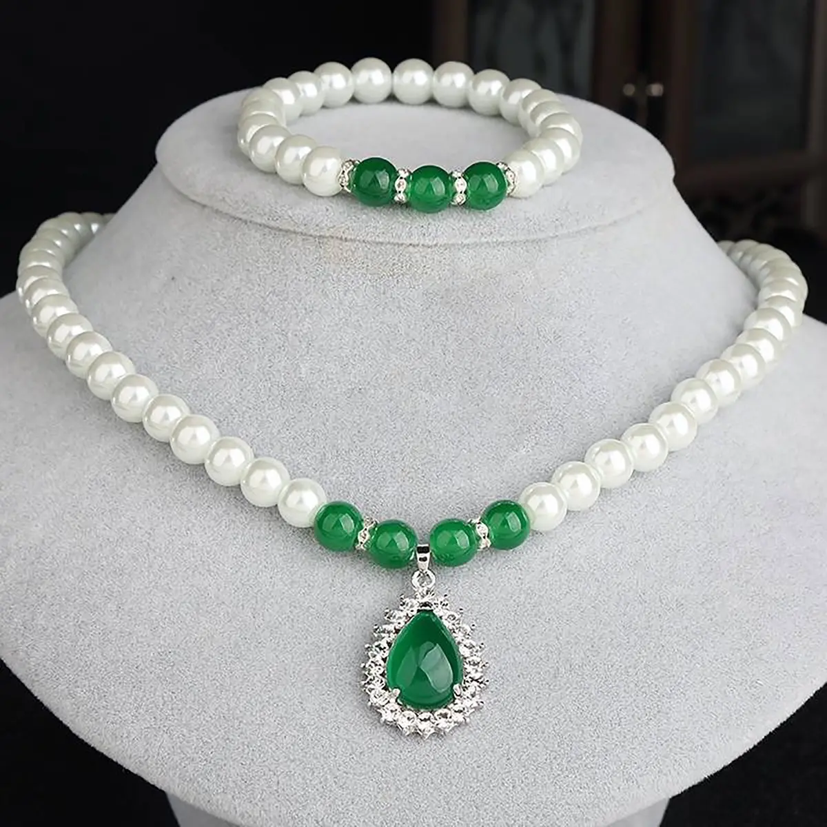 Bộ trang sức Ngọc Trai Tổng Hợp Mặt Đá Xanh Giọt Nước Gồm Vòng Cổ tặng kèm vòng tay và bông tai . Phù hợp làm quà Sinh nhật, Phong Cách Sang Trọng Quý Phái