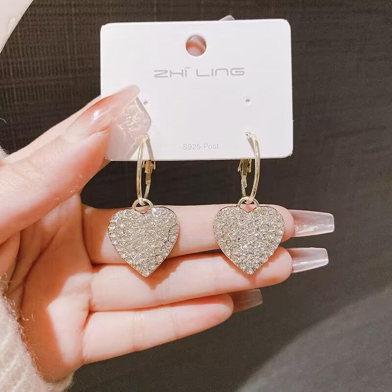 Product Introduction of S925 Silver Gold Plated Fashion Heart Shape Jewelry Earrings for Women Wholesale 2