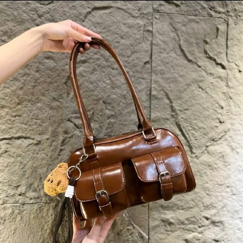 TÚI HỘP Hai Quai Nâu Đeo Vai Kèm Charm Gấu Dễ Thương-HTM077 Bag Kem Nữ Nhung Da 5