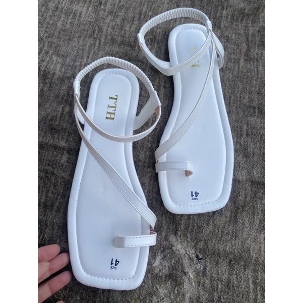 Giày sandal nữ đế bệt mũi vuông quai xỏ ngón phối dây chéo thời trang có size lớn từ 35 đến 46