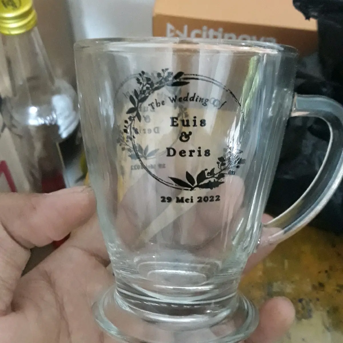 Souvenir gelas piala kemasan bok free sablon nama  Desain bebas pilih