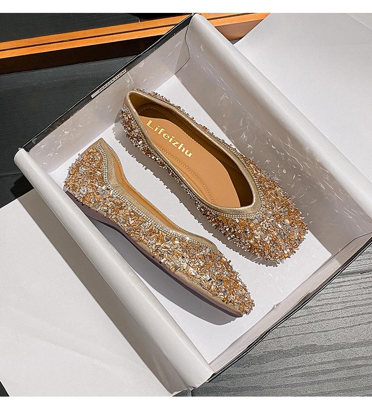 Product Introduction of 2025 new fashionable low heeled M ü ller women's shoes, with diamond studded decorative pointed single shoes, avant-garde design, simple, luxurious, comfortable, suitable for commuting, outdoor activities, etc 17