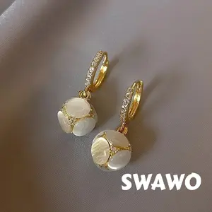 [Swawo] Anting Telinga Liontin Bola Zircon Berlapisan Emas Gaya Santai Cocok Sehari-hari A556