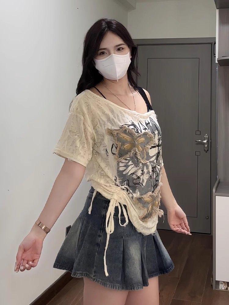 Product Introduction of เสื้อเบลาส์ สำหรับเด็กผู้หญิง พลัสไซส์ โอเวอร์ไซส์ ดีไซน์ผีเสื้อที่สวยงาม เสื้อไหล่เฉียง ทรงหลวม สไตล์ลำลองอเมริกัน แขนสั้น เสื้อยืด ปาดไหล่ สำหรับผู้หญิง Clothing Women 6