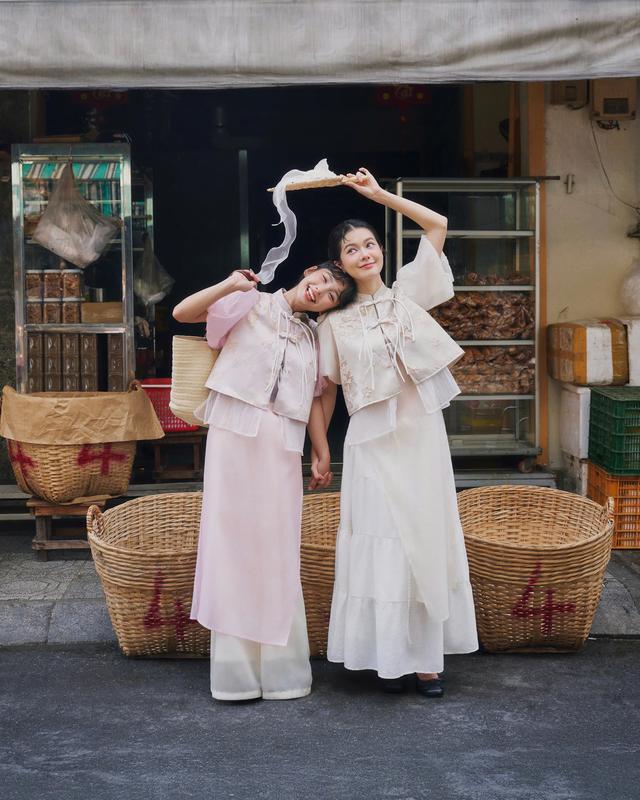  Remmus - Áo dài Cát An | Áo dài hoạ tiết thiết kế ba tầng vải tay bồng women  KHÔNG KÈM QUẦN  