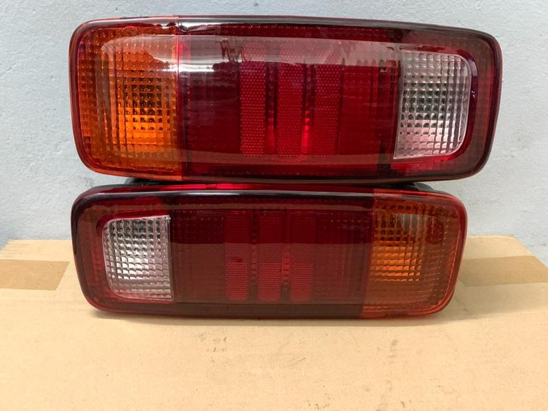 Bộ Đèn Hậu Đèn Lái Phía Sau Chụp Đèn Xi Nhan Phanh Thắng Xe Tải KIA 1T4 Kia Frontier K2700 K3000. K165 K190,...Loại Xịn Không Ngã Màu Giá 1 Cái .