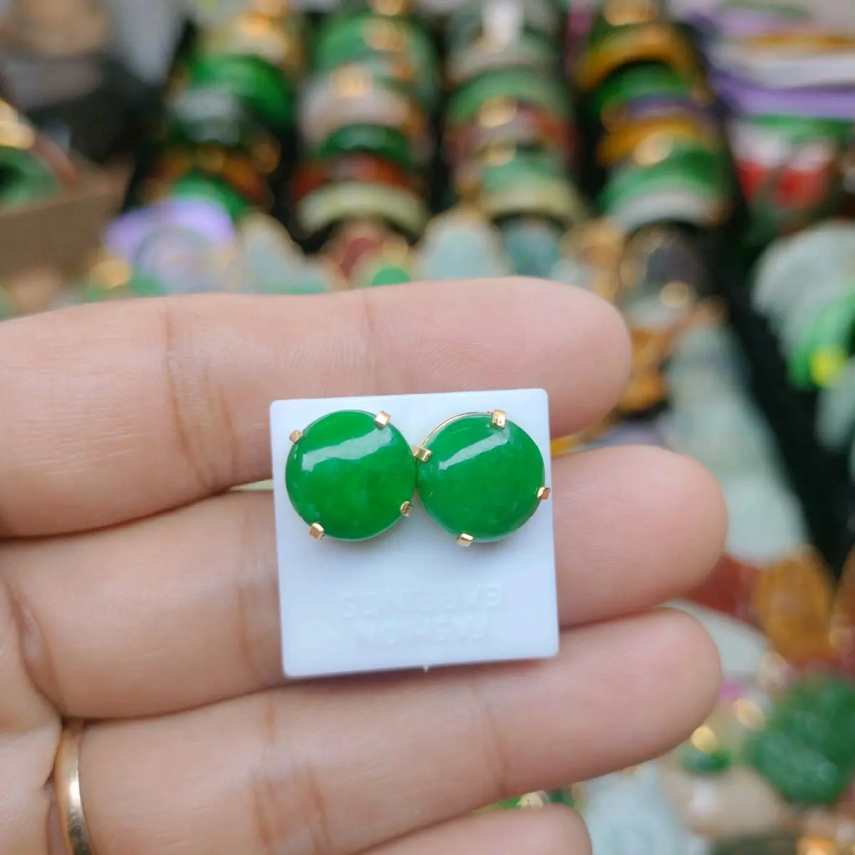 bông tai nụ cẩmthach khung vàng non hạt 10 li