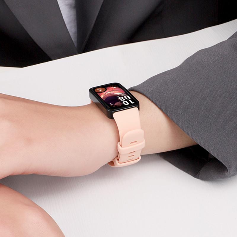 Tali Jam Tangan Metal Buckle Soft Silicone Strap for Huawei Band 10 / Huawei Band 9 / Huawei Band 8 Replacement Wristband Adjustable Bracelet Belt Sport Rubber Band Accessories for Smartwatch Huawei Band 9 8 10 NFC Tali Jam Tangan Metal Buckle Soft Silicone Strap for Huawei Band 10 / Huawei Band 9 / Huawei Band 8 Replacement Wristband Adjustable Bracelet Belt Sport Rubber Band Accessories for Smartwatch Huawei Band 9 8 10 NFC