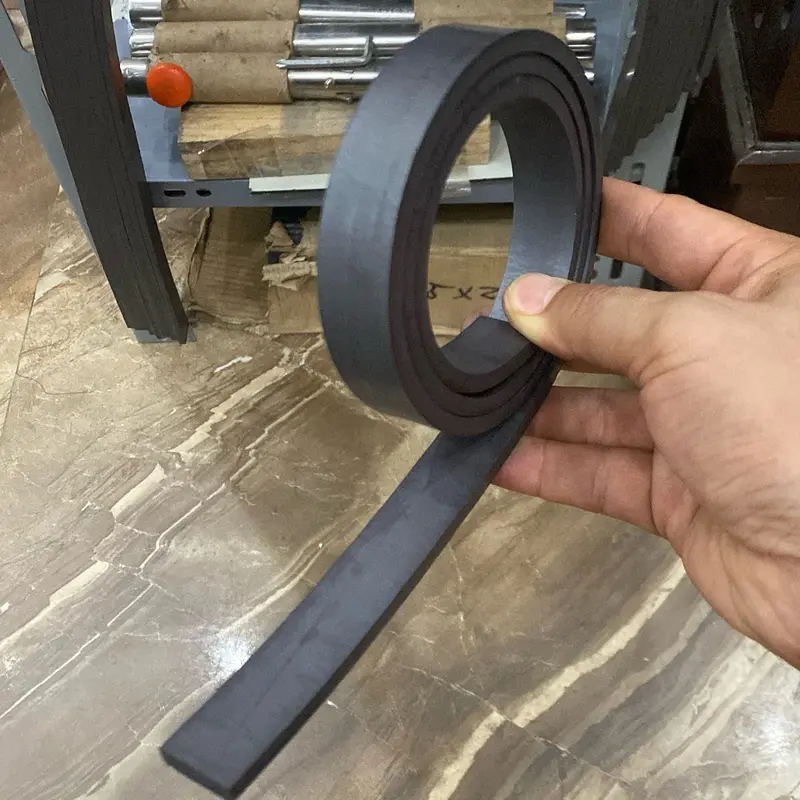 Dải nam châm dẻo đính rèm nhựa, hút dính cửa tủ khổ rộng 2cm độ dày 5 li lực hút mạnh 0