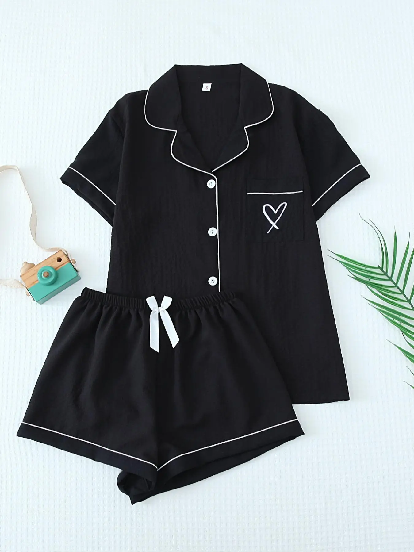 Women's Heart Embroidery Contrast Binding Pyjama Set, Casual Lapel Neck Pocket Button Front Blouse & Bow Decor PJ Shorts, Women Summer Sleepwear