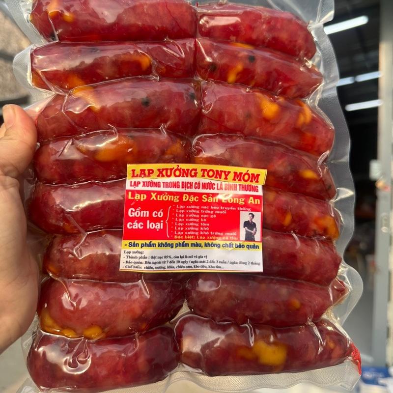 1 KG. Lạp xưởng trứng muối nhà Tony Móm - Hương vị đậm đà Food Trong bịch lạp xưởng có xiú nước ướp gia vị