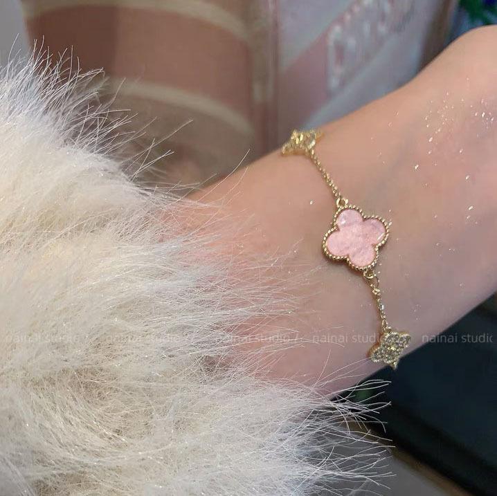 Product Introduction of Super Sparkling Clover Bracelet for Women's Ins, Light Luxury, niche, Personalized, Versatile Handpiece 10