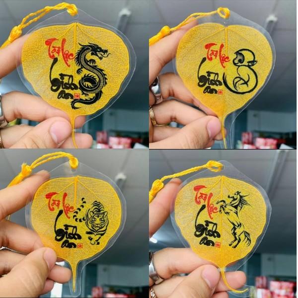 [Tặng bao Lì Xì Lộc] Lá Bồ Đề nhũ Vàng 12 Con Giáp viết chữ thư pháp để ốp điện thoại, bỏ ví