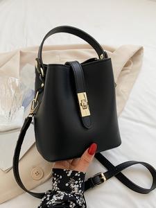 小規模でシンプルなファッションバケットバッグ、ニッチデザイン、複数のカラー、メタルバックルハンドバッグ、クロスボディバッグ、通勤に適したファッショナブルなバッグ、多用途で大容量、オフィスワーカーやショッピング、デートなどに最適。