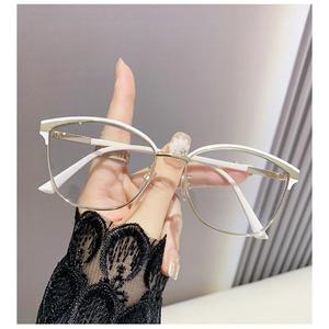 แว่นตาโฟโตโครมาติกพร้อมแสงสีฟ้า, สำหรับผู้หญิง, กรอบใหญ่, ไม่มีองศา, เอฟเฟกต์สลิมมิ่ง, เหมาะสำหรับใบหน้าใหญ่, เบามาก, กระจกเรียบเนียน